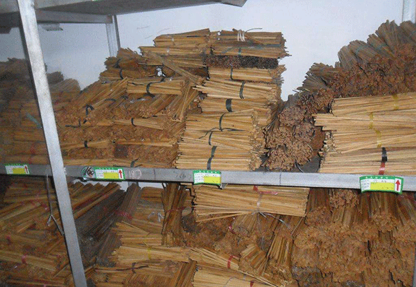 不正確安裝磁性槽楔可能導致高壓電機產(chǎn)生電氣故障。